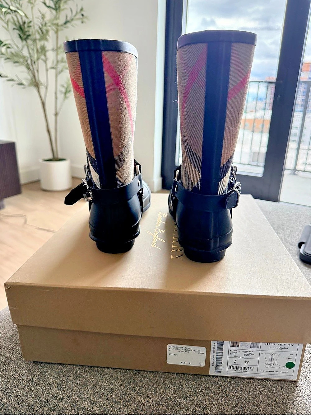 Burberry Zane Vintage Check Rain Boots in Black & Beige - Picture 5 of 5